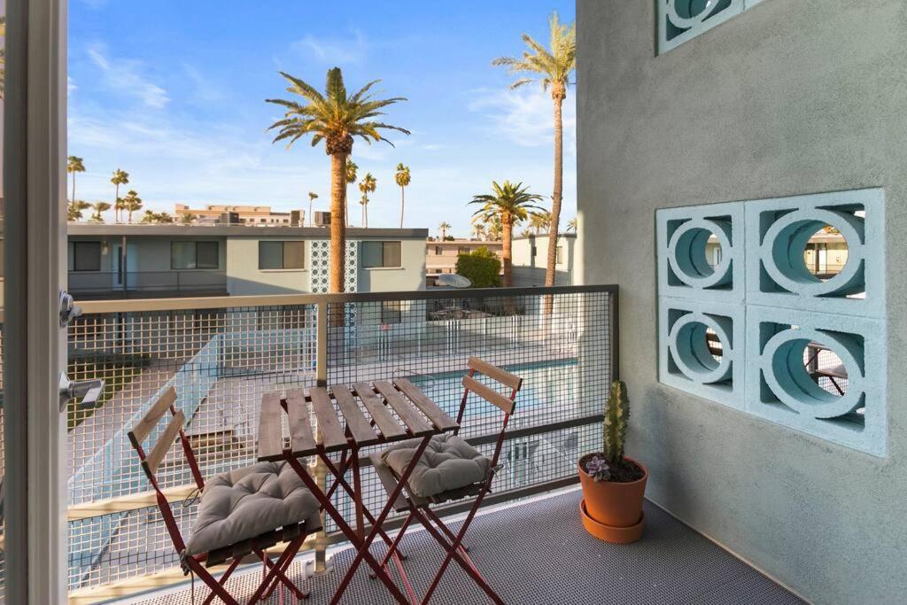 Micro Studio With Balcony & Pool View - Walk To Ot 스코 츠 데일 외부 사진